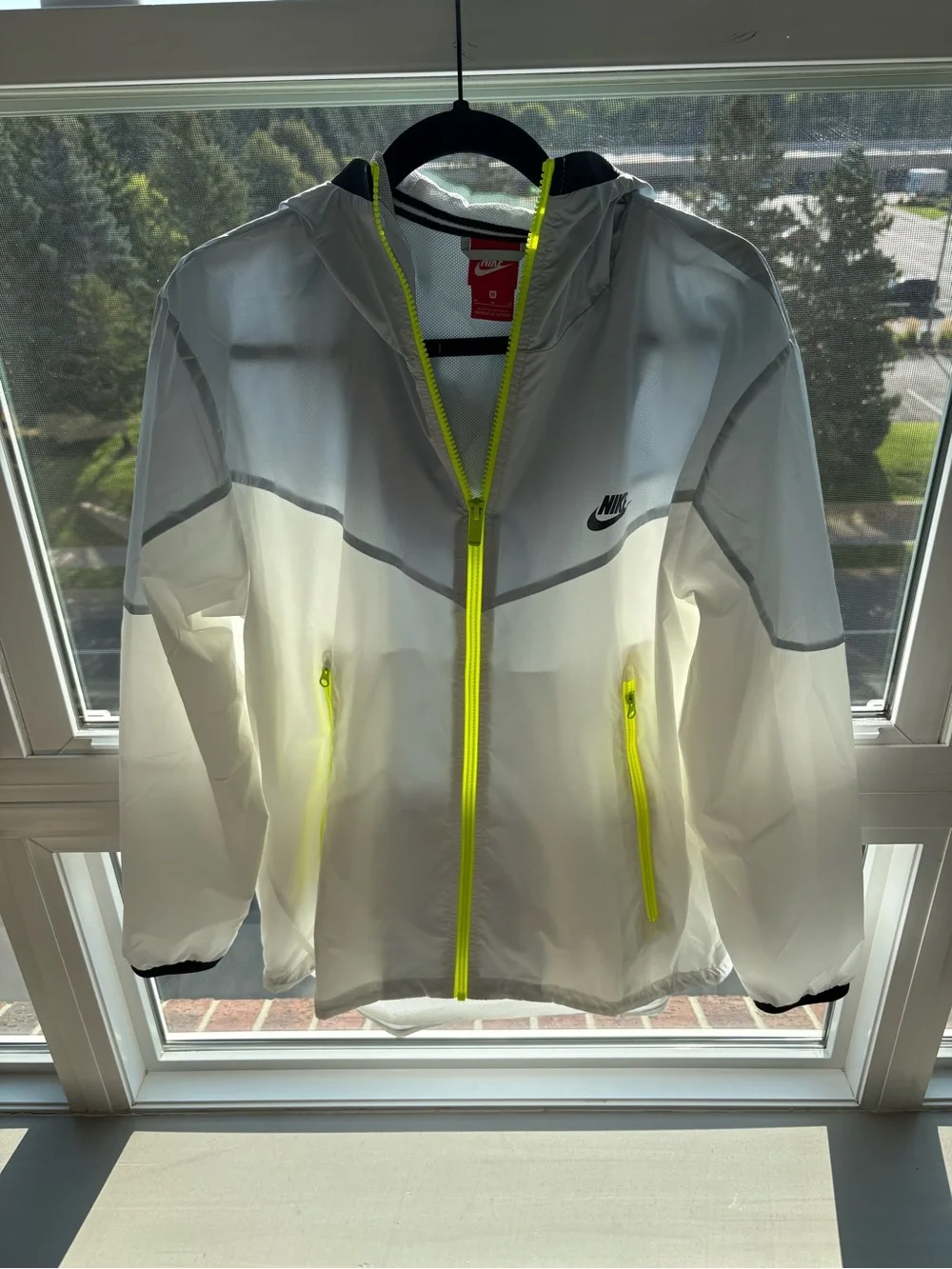 Nike Men’s White Windbreaker Jacket with Neon Yellow Zippers
